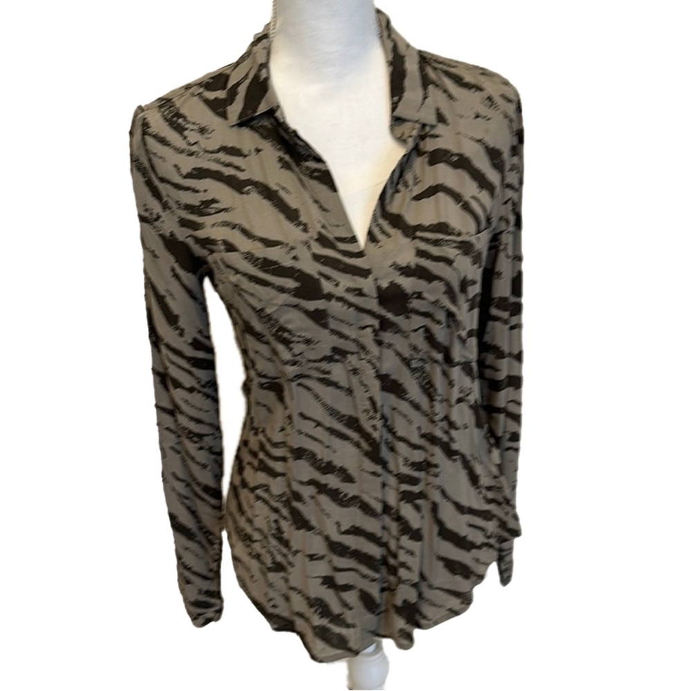 Cloth & Stone Button down Sz XS